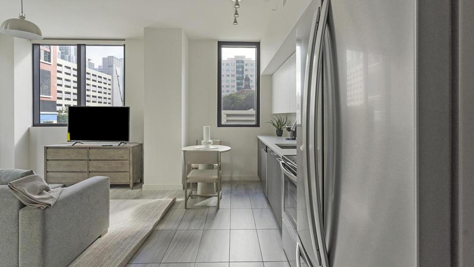 Landing Modern With Amazing Amenities *