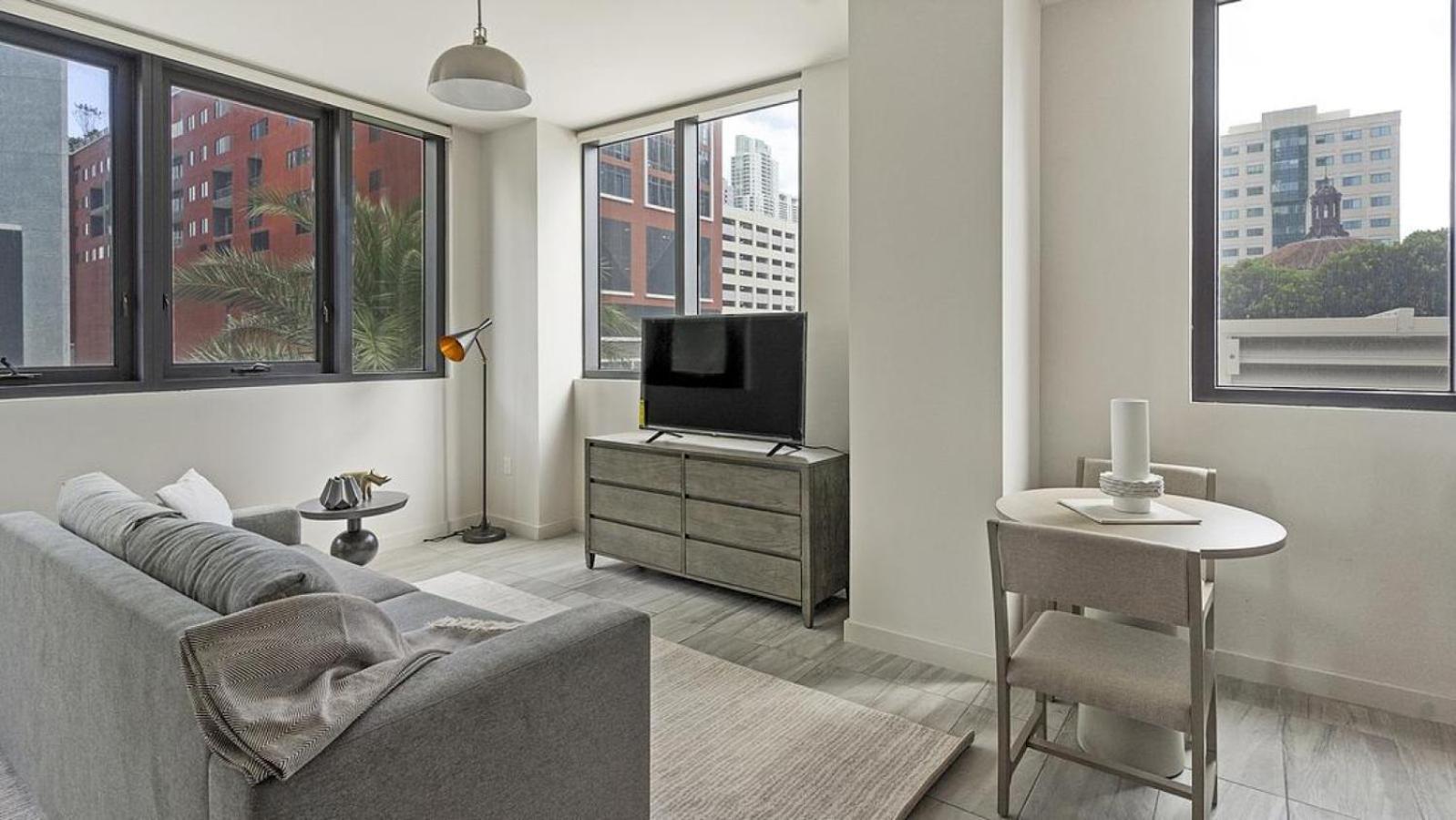 Landing Modern With Amazing Amenities